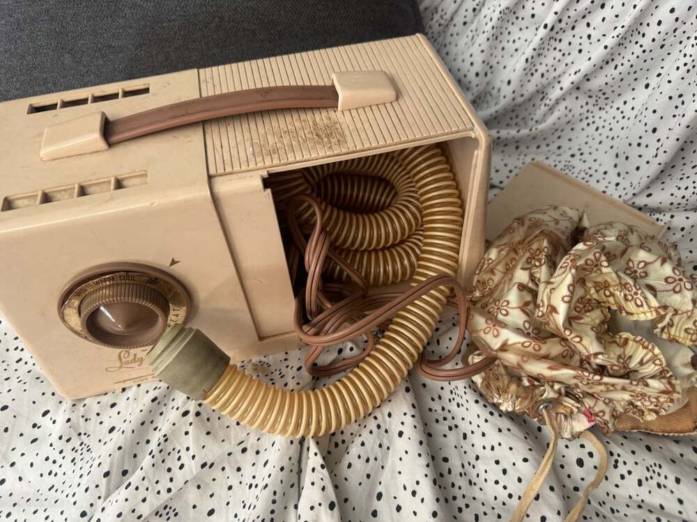 Vintage Lady Sunbeam Bonnet Hair and Nail Dryer Model DHD